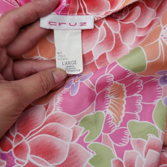 Large Cruz Floral Design Robe - Picture 5 of 5